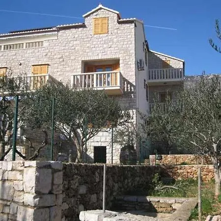 Apartment Bol Μπολ