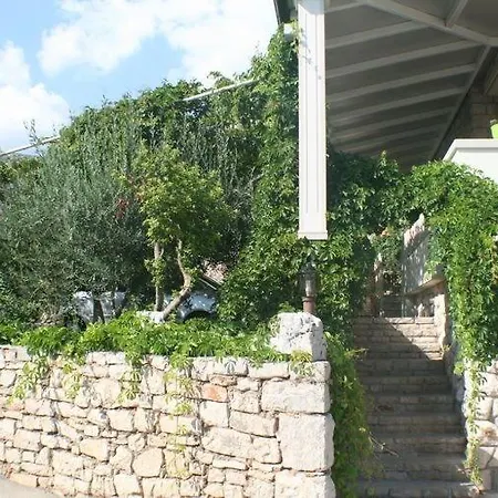 Apartment Bol Μπολ